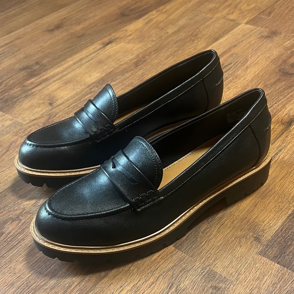 St. John's Bay Shoes - NWT - Black Loafers for Women - Size 8 M